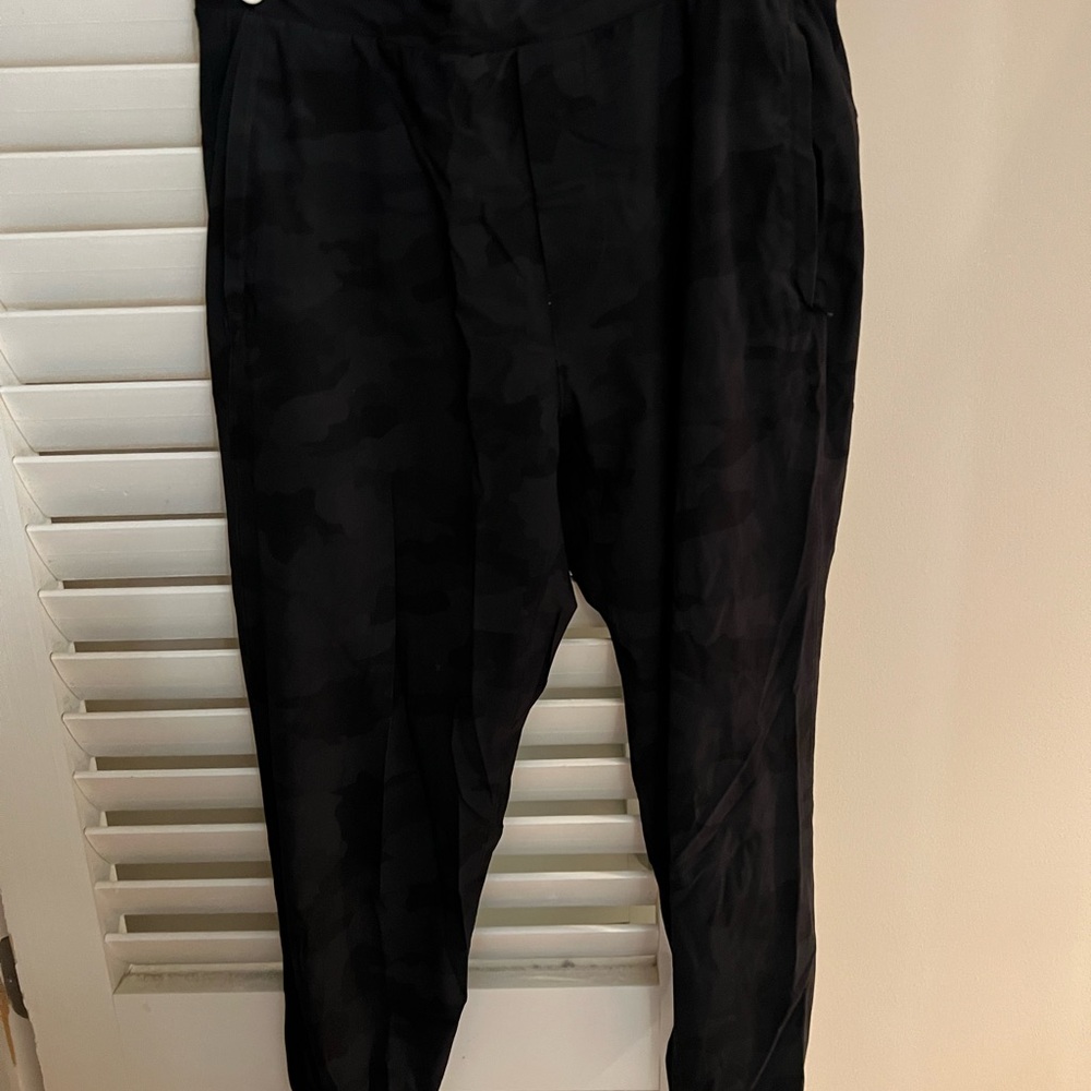 Men's LuluLemon Surge Jogger-Black Camo 29”